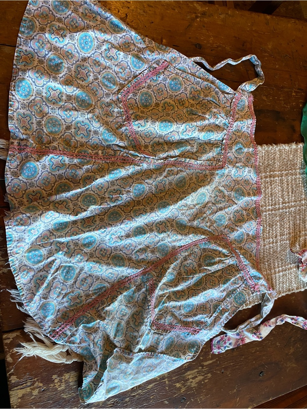Lot of 4 vintage aprons - Picture 4 of 5